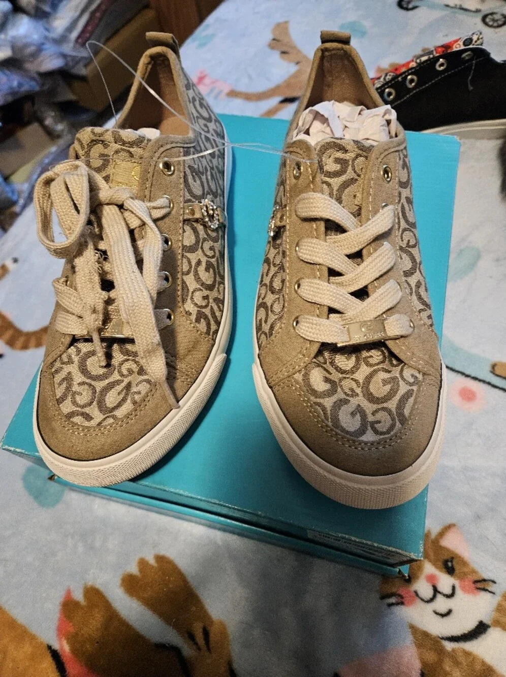 BRAND NEW ** GUESS Women's Tan Logo Canvas Sneakers